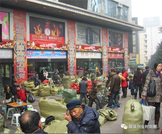 重慶朝天門服裝批發(fā)市場新手拿貨全攻略 避坑指南與實(shí)戰(zhàn)技巧